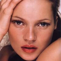 Kate Moss Nikmati Vibrator 